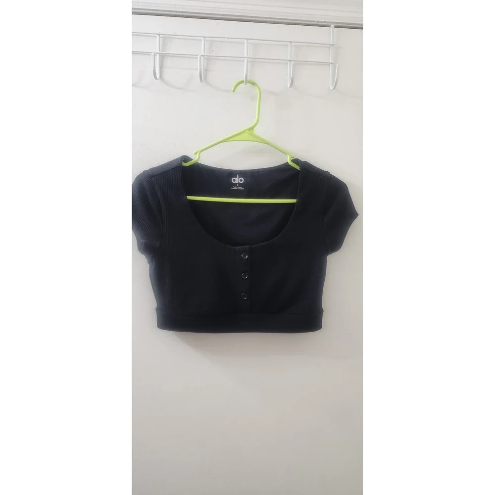 Alo Yoga Ribbed Henley Crop Top Black Short Sleeve Scoop Neck Small W5941R